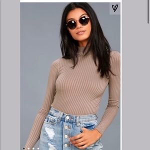 NWT Lulu’s Taupe Mock Neck Top